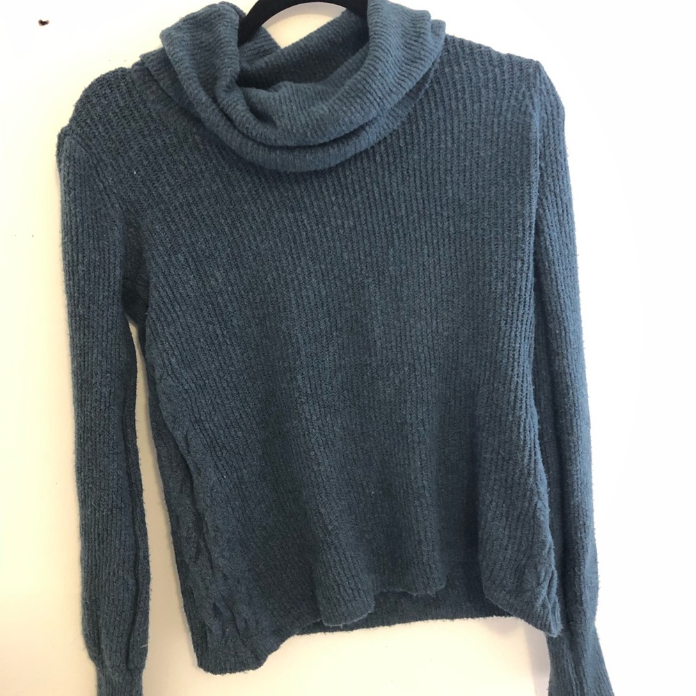 Green turtleneck sweater.